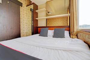 Ένα ή περισσότερα κρεβάτια σε δωμάτιο στο OYO Life Apartement Jarrdin By Fins Property