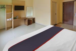 Postel nebo postele na pokoji v ubytování SUPER OYO Collection O 92130 Hotel Fiducia Kaji