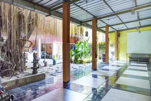 Fotografie z fotogalerie ubytování OYO Life 91205 Rindang Guesthouse Syariah v destinaci Karawang