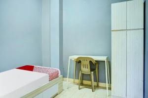 Fotografie z fotogalerie ubytování OYO Life 91205 Rindang Guesthouse Syariah v destinaci Karawang