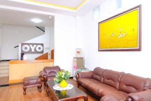 Posezení v ubytování OYO 354' 32 Guest House