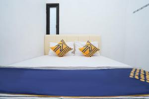Letto o letti in una camera di SPOT ON 2479 Berkah Residence Syariah