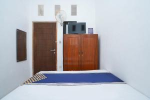 Letto o letti in una camera di SPOT ON 2479 Berkah Residence Syariah