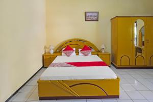 Postel nebo postele na pokoji v ubytování OYO 1984 Hotel Istana Family Syariah