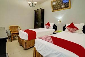 Postel nebo postele na pokoji v ubytování SUPER OYO 91805 Hotel Wisma Bari