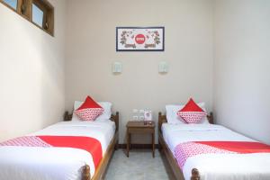Rúm í herbergi á Super OYO 942 Srikandi Hotel