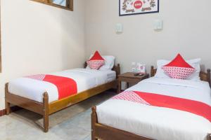 Rúm í herbergi á Super OYO 942 Srikandi Hotel