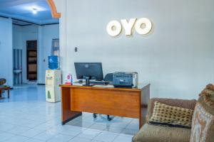 Televiisor ja/või meelelahutuskeskus majutusasutuses OYO Collection O 1032 Rahayu Residence Syariah