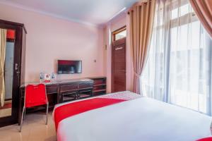 Voodi või voodid majutusasutuse OYO Collection O 1032 Rahayu Residence Syariah toas