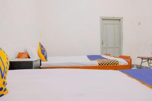 Postel nebo postele na pokoji v ubytování OYO Life 2638 Hotel Raya