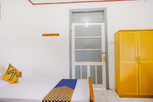 Postel nebo postele na pokoji v ubytování OYO Life 2638 Hotel Raya