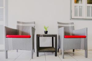 Posezení v ubytování OYO Life 2638 Hotel Raya