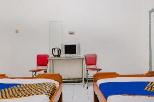 Postel nebo postele na pokoji v ubytování OYO Life 2638 Hotel Raya