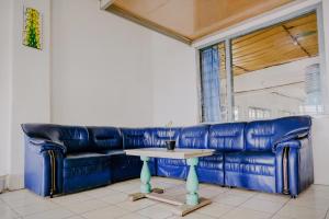 Posezení v ubytování OYO Life 2638 Hotel Raya
