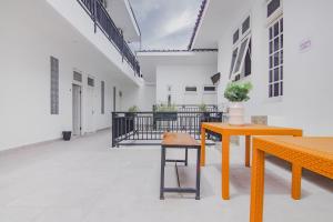 Fotografie z fotogalerie ubytování Super OYO Capital O 90342 Kemang Garden v destinaci Jakarta