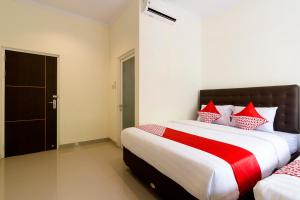 Ein Bett oder Betten in einem Zimmer der Unterkunft OYO 1431 Travel-inn
