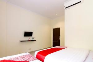 Ein Bett oder Betten in einem Zimmer der Unterkunft OYO 1431 Travel-inn