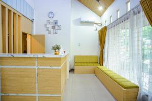 Фотография из галереи Capital O 90643 Suri Guest House Syariah в Паданге