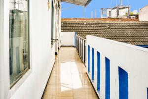 a balcony with a view of a building at OYO 91926 Serayu Sumbersari Homestay in Jenggrik