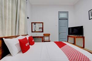 TV a/nebo společenská místnost v ubytování OYO Life 92686 Lanaya Guesthouse Syariah
