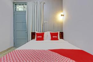 Postel nebo postele na pokoji v ubytování OYO Life 92686 Lanaya Guesthouse Syariah