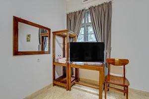 TV a/nebo společenská místnost v ubytování OYO Life 92686 Lanaya Guesthouse Syariah