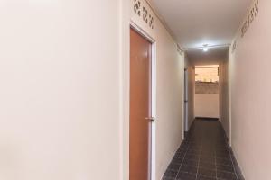 Φωτογραφία από το άλμπουμ του OYO Life 2583 Kost Anggun σε Bagam +8 φωτογραφίες