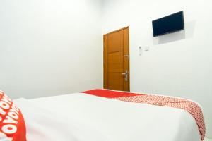 Postel nebo postele na pokoji v ubytování Super OYO 839 Royal Guest House