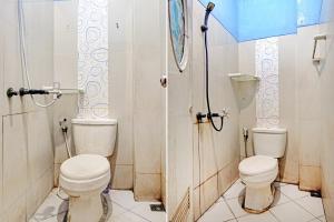 a bathroom with two toilets and a shower at OYO 90268 Aliyah Syariah in Jakarta