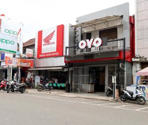 Fotografie z fotogalerie ubytování OYO 1191 Monalisa Residence And Cafe v destinaci Padang