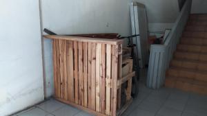 a room with a wooden crate next to a staircase at Hotel O Batu Putih Homestay in Makassar