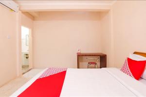 Postel nebo postele na pokoji v ubytování OYO 3252 Lansano Residence Syariah