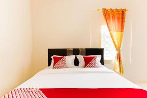 Postel nebo postele na pokoji v ubytování OYO 3252 Lansano Residence Syariah