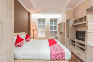 Postel nebo postele na pokoji v ubytování Super OYO Capital O 371 Kwitang Guest House