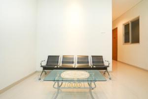 Fotografie z fotogalerie ubytování Super OYO Capital O 614 Graha 8 Syariah v destinaci Surabaja