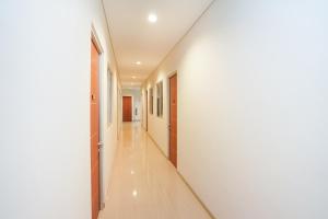 Fotografie z fotogalerie ubytování Super OYO Capital O 614 Graha 8 Syariah v destinaci Surabaja
