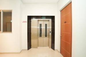 Fotografie z fotogalerie ubytování Super OYO Capital O 614 Graha 8 Syariah v destinaci Surabaja