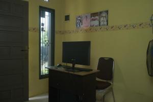 Μια τηλεόραση ή/και κέντρο ψυχαγωγίας στο Hotel O Wisma Ribas Syariah