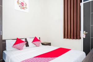 Postel nebo postele na pokoji v ubytování OYO 1217 Candi Residence