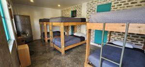 Postel nebo postele na pokoji v ubytování The Upcycled Hostel Huacachina