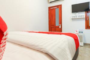 Postel nebo postele na pokoji v ubytování OYO 1519 Axl Residence