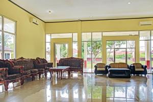 Posezení v ubytování OYO 90423 Hotel Aman