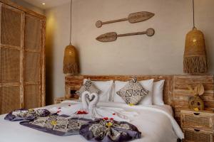 Letto o letti in una camera di The Macaw Ubud Green Uma Villa
