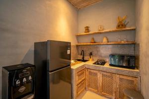Cucina o angolo cottura di The Macaw Ubud Green Uma Villa