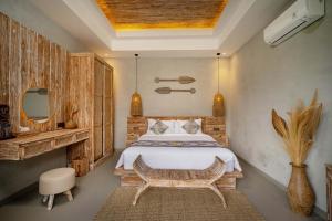 Letto o letti in una camera di The Macaw Ubud Green Uma Villa