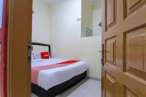 Ein Bett oder Betten in einem Zimmer der Unterkunft OYO 3334 Ratu Residence