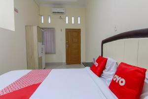 Ein Bett oder Betten in einem Zimmer der Unterkunft OYO 3334 Ratu Residence