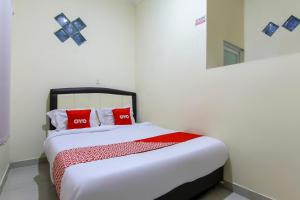 Ein Bett oder Betten in einem Zimmer der Unterkunft OYO 3334 Ratu Residence