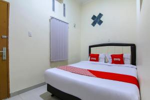 Ein Bett oder Betten in einem Zimmer der Unterkunft OYO 3334 Ratu Residence