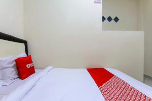 Ein Bett oder Betten in einem Zimmer der Unterkunft OYO 3334 Ratu Residence